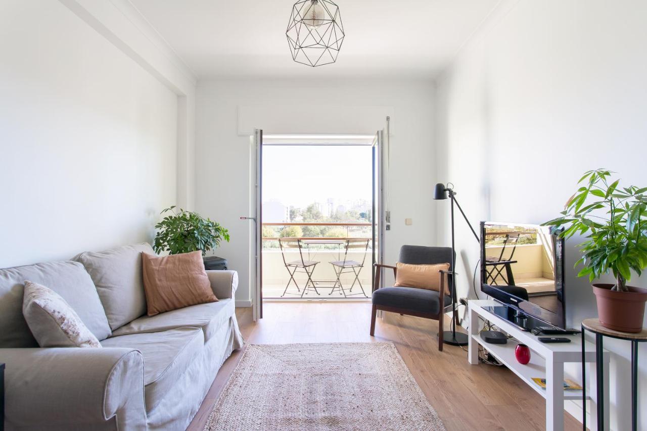 Apartamento Central Setubal Sossegado E Com Luz Exterior photo