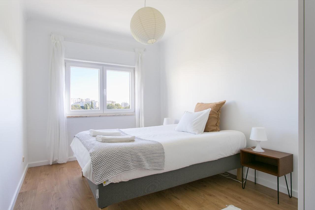 Apartamento Central Setubal Sossegado E Com Luz Exterior photo