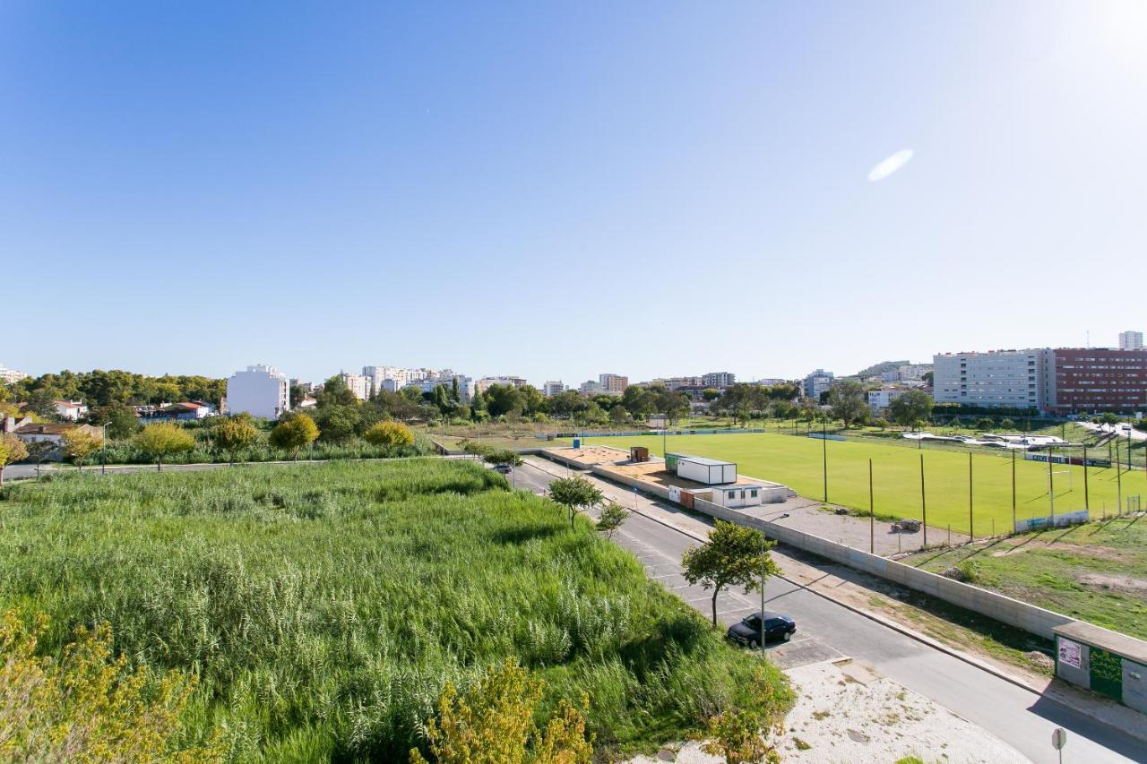 Apartamento Central Setubal Sossegado E Com Luz Exterior photo