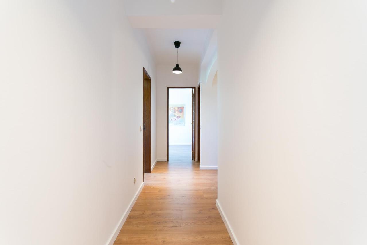 Apartamento Central Setubal Sossegado E Com Luz Exterior photo