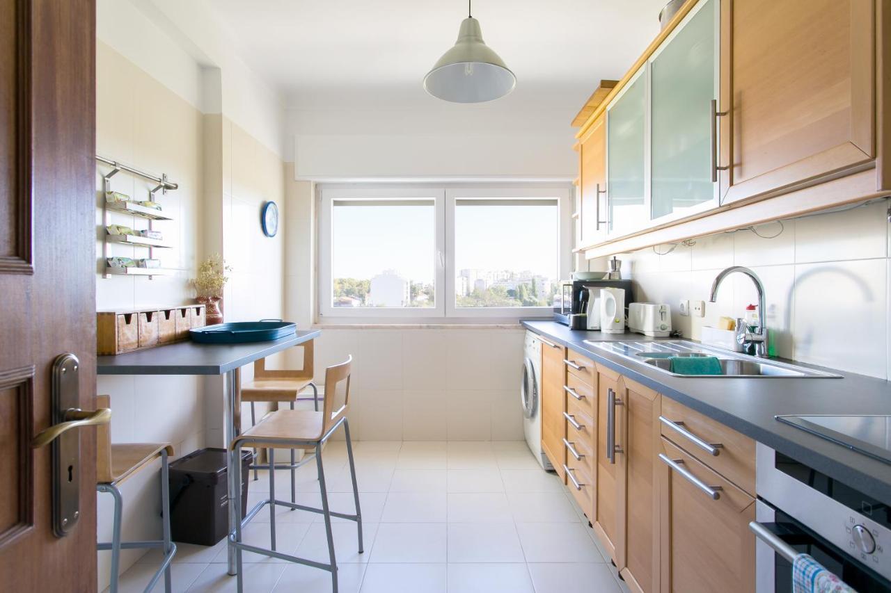 Apartamento Central Setubal Sossegado E Com Luz Exterior photo