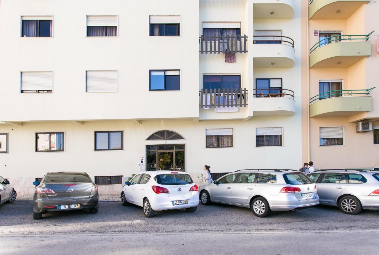 Apartamento Central Setubal Sossegado E Com Luz Exterior photo