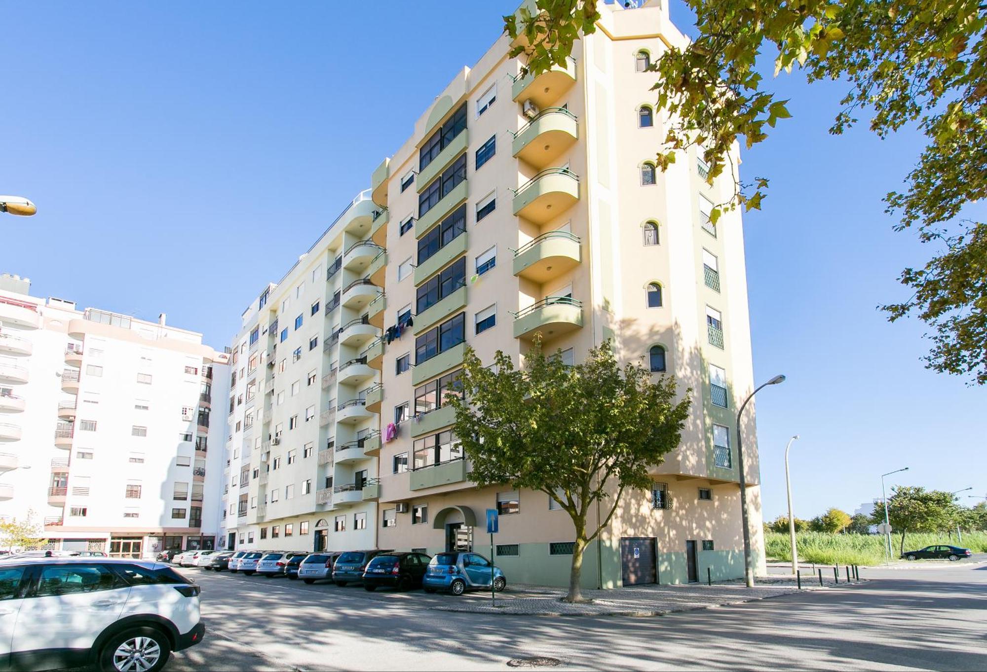 Apartamento Central Setubal Sossegado E Com Luz Exterior photo